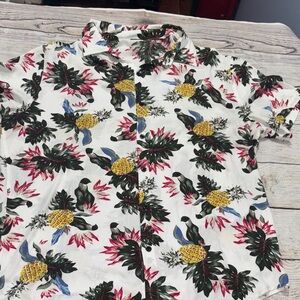 Coofandy size large men’s button up Hawaiian pineapple shirt